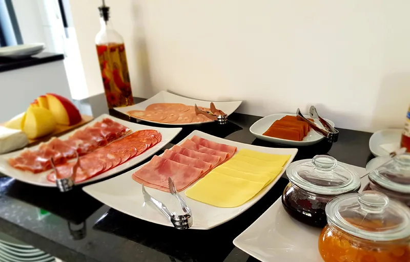 Mesa do pequeno-almoço